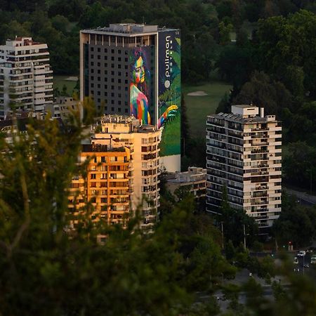 Pullman Santiago Vitacura Екстер'єр фото The building at dusk