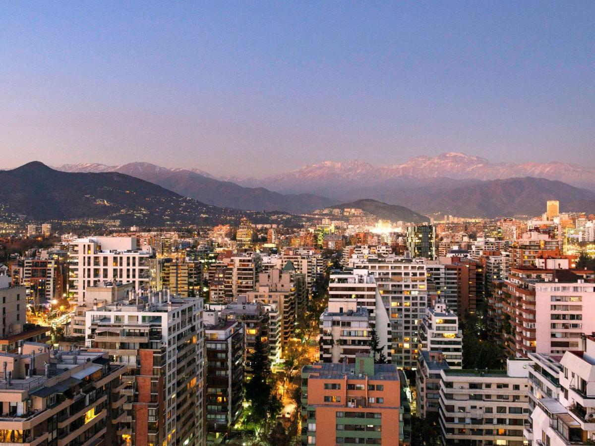 Pullman Santiago Vitacura Екстер'єр фото Santiago skyline