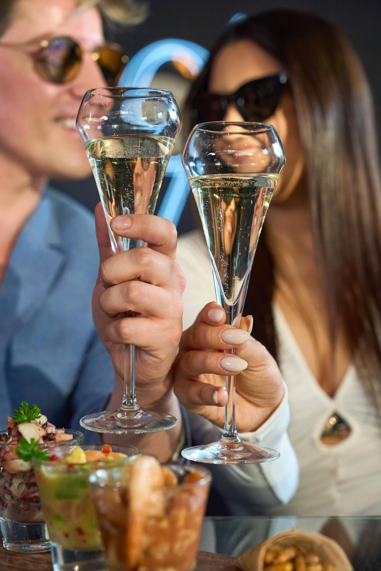 Pullman Santiago Vitacura Екстер'єр фото Champagne flutes