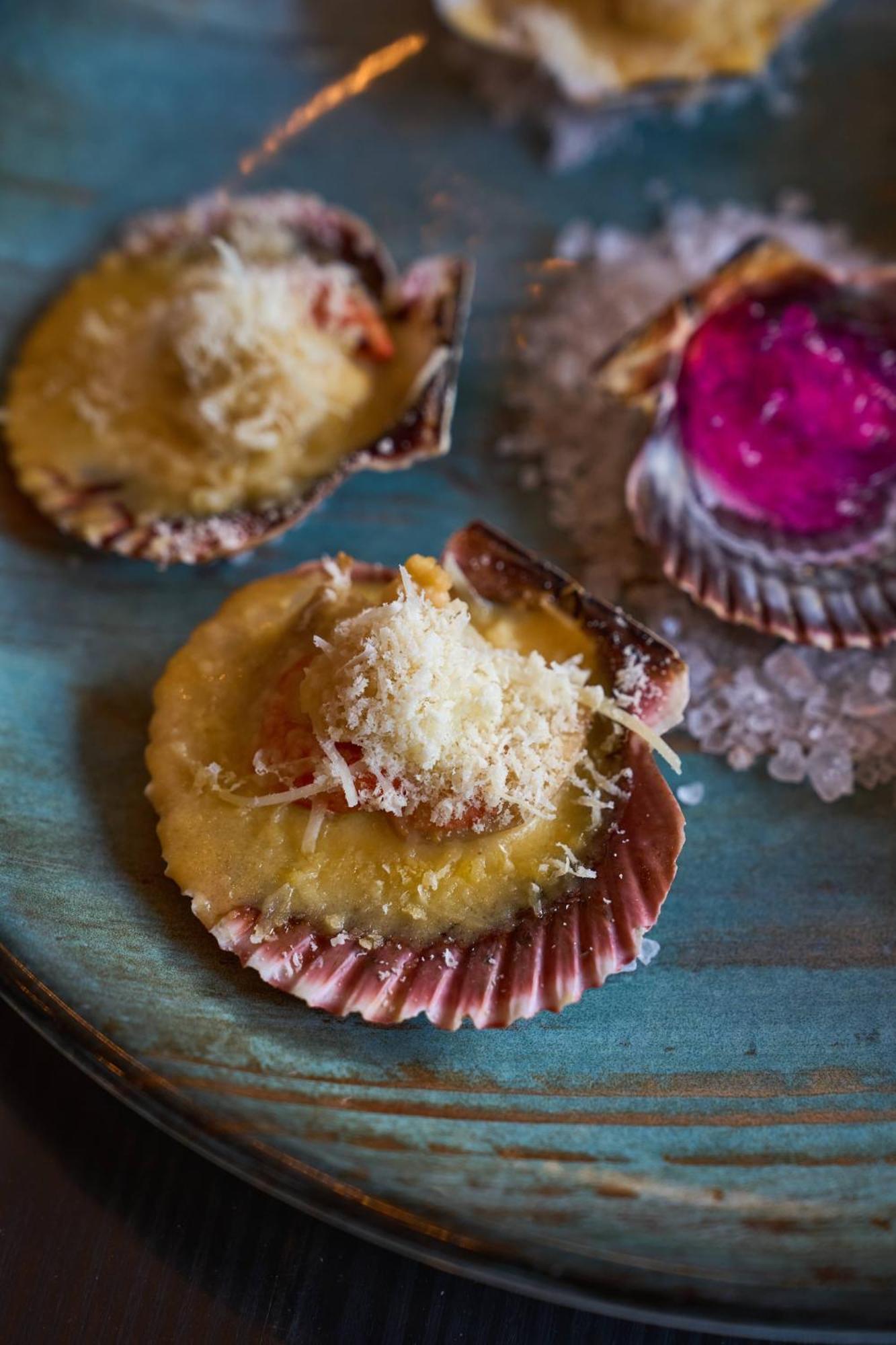 Pullman Santiago Vitacura Екстер'єр фото A baked scallop