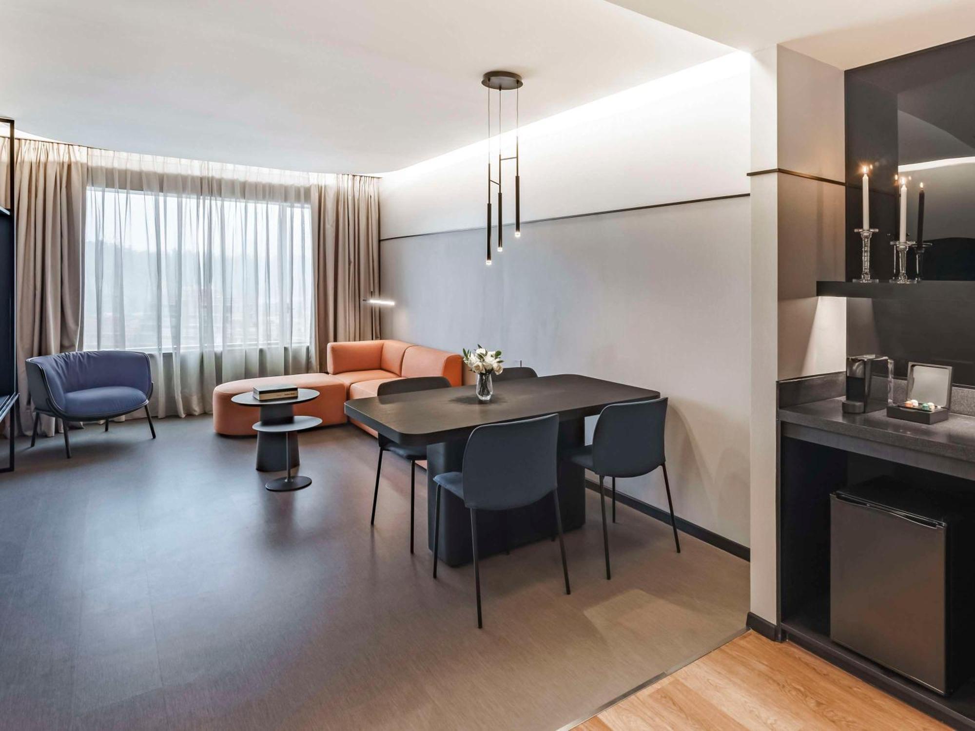 Pullman Santiago Vitacura Екстер'єр фото A suite at the hotel