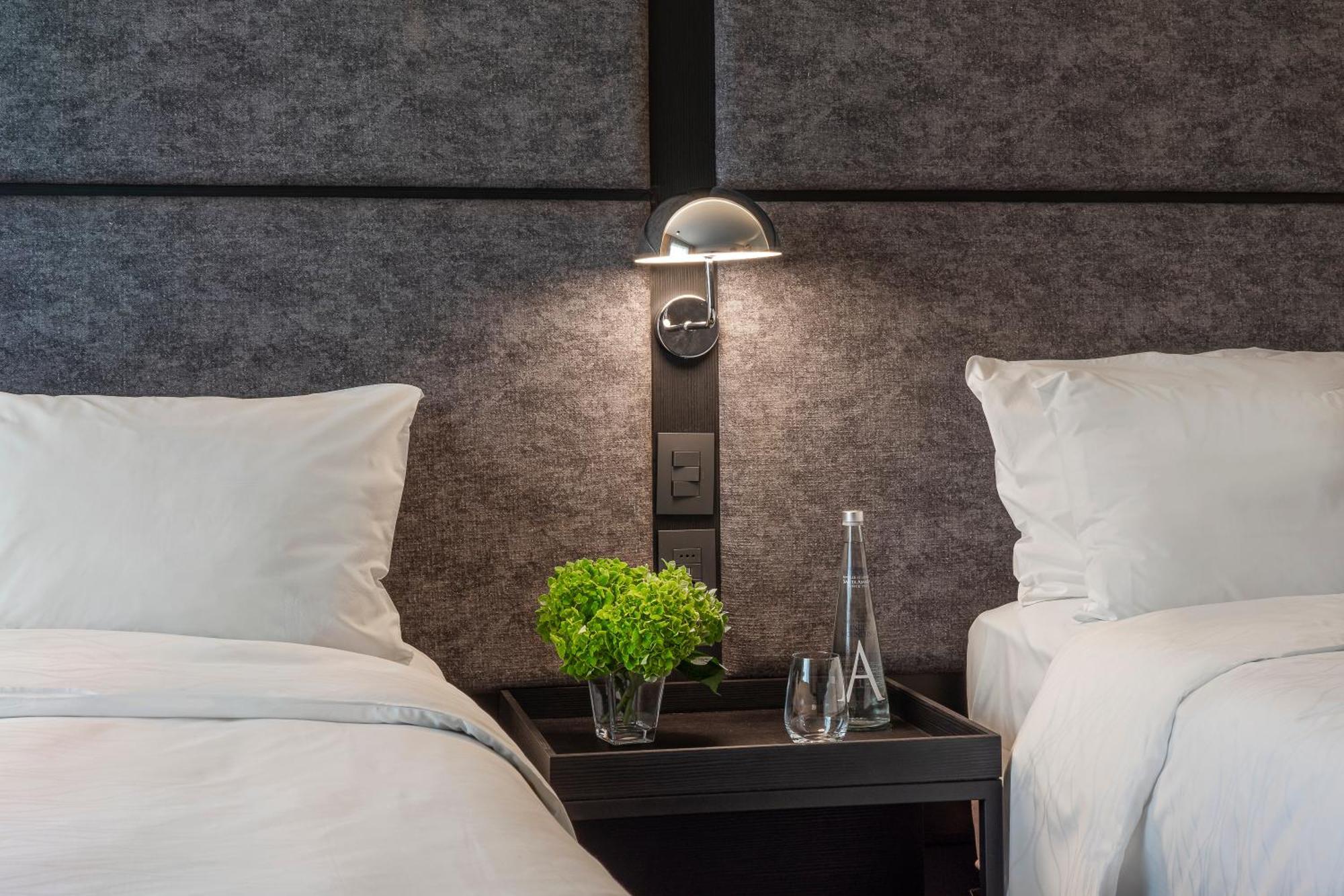 Pullman Santiago Vitacura Екстер'єр фото A wall-mounted light