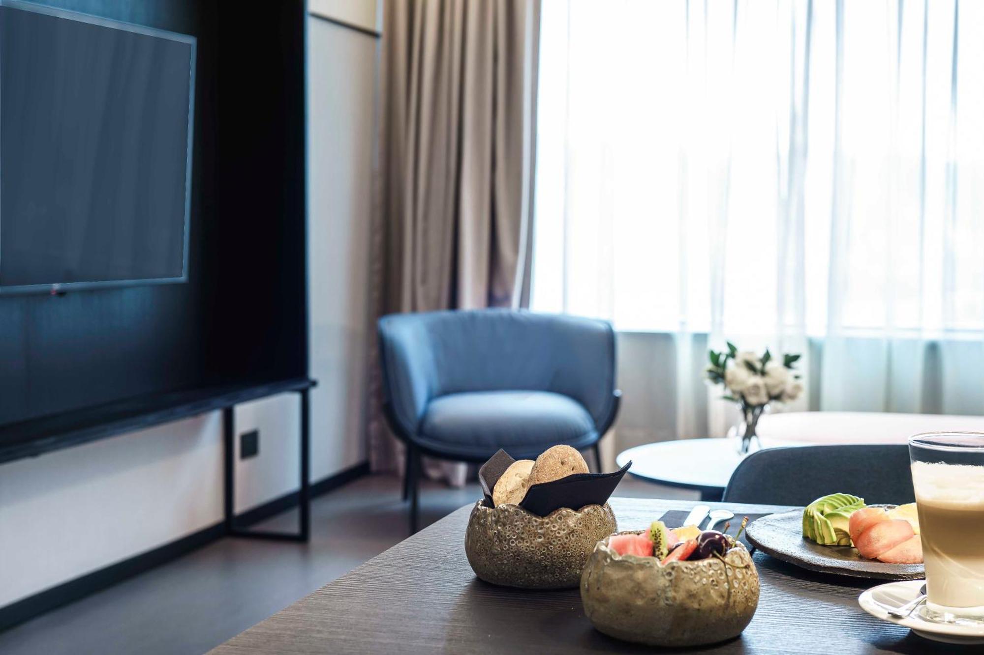 Pullman Santiago Vitacura Екстер'єр фото A suite at the hotel