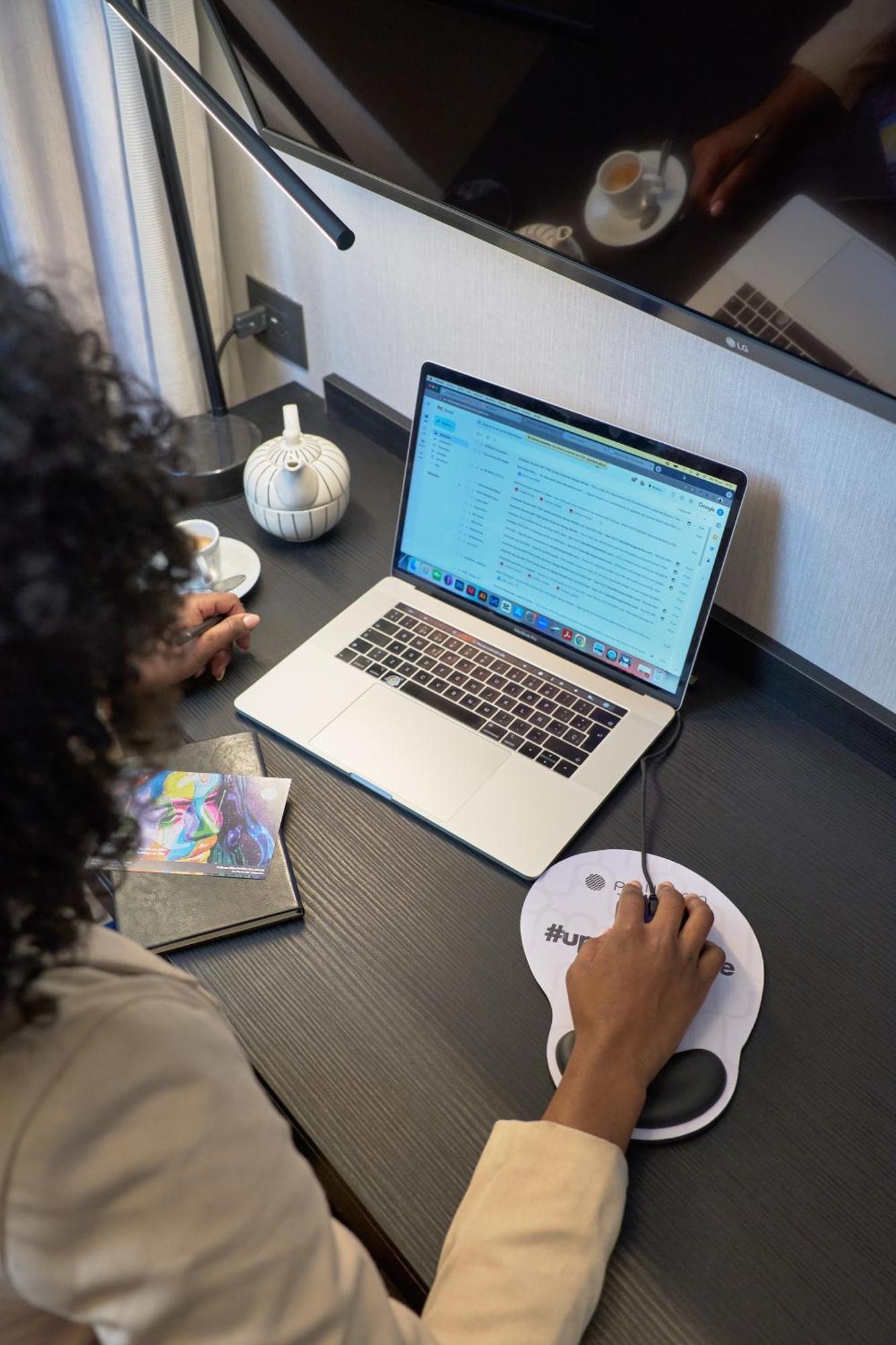 Pullman Santiago Vitacura Екстер'єр фото Surface Laptop 3