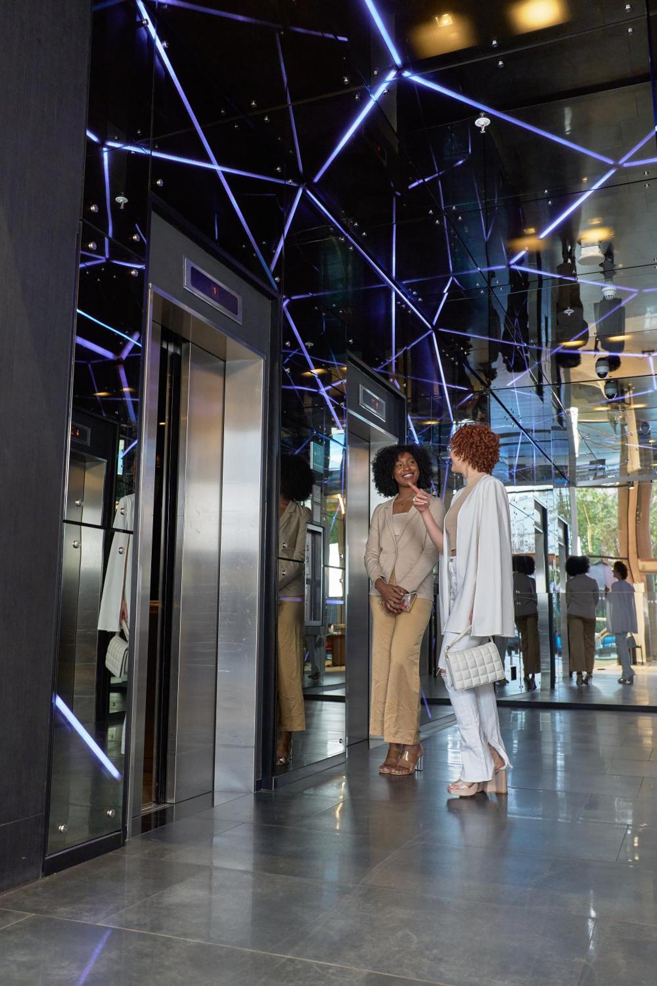 Pullman Santiago Vitacura Екстер'єр фото The elevators at the 1000 Museum