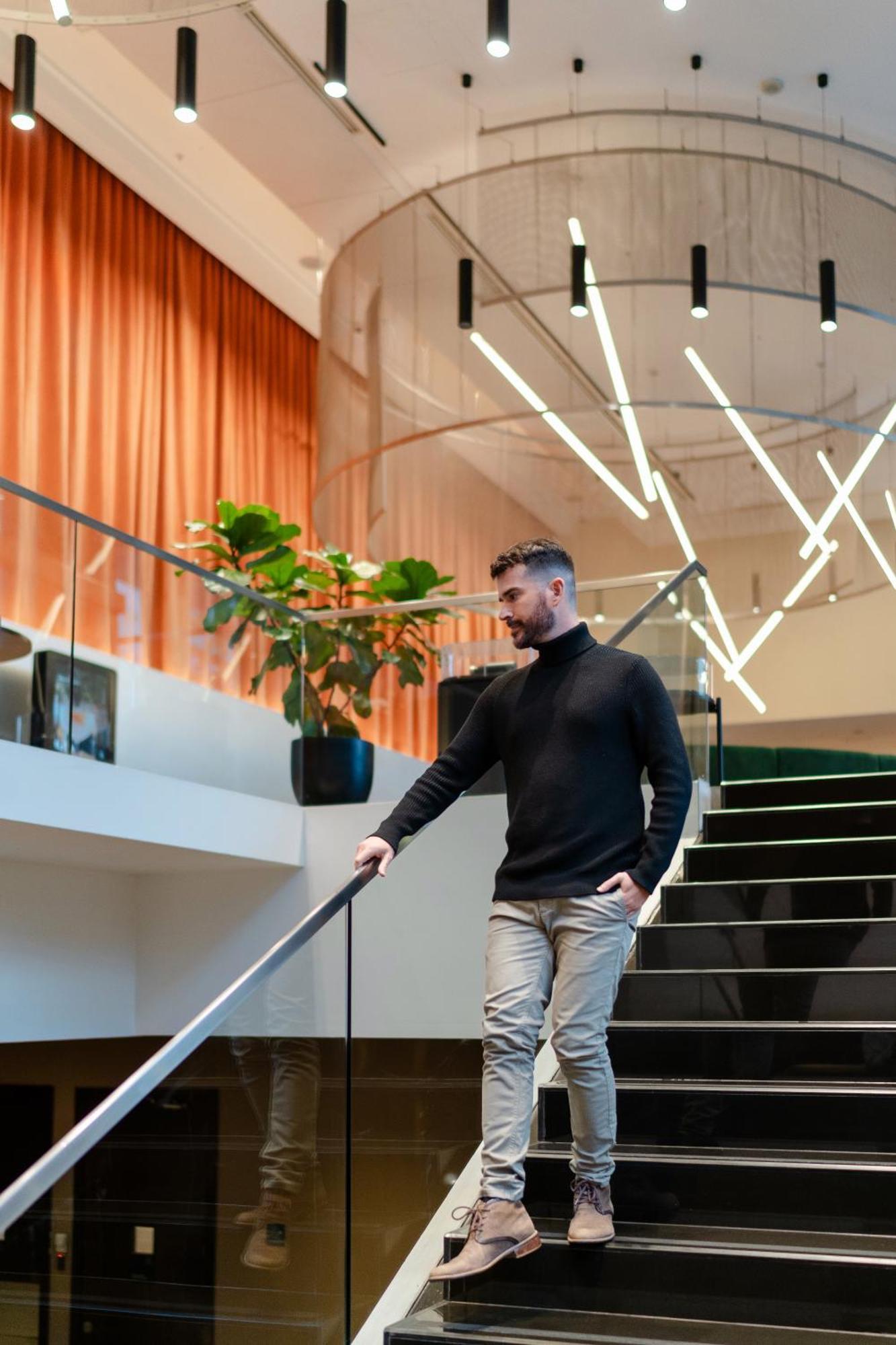 Pullman Santiago Vitacura Екстер'єр фото A man wearing a turtleneck