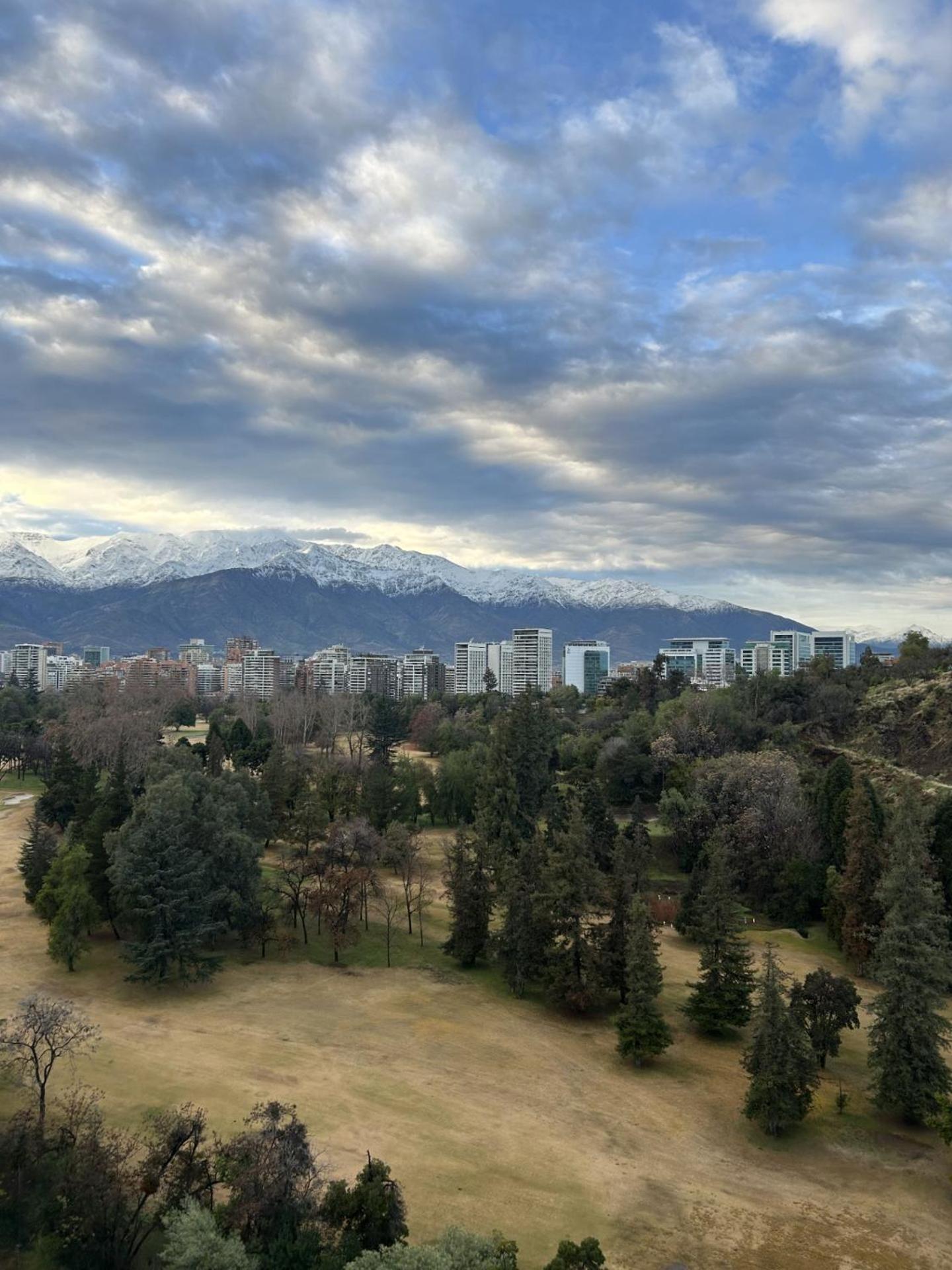 Pullman Santiago Vitacura Екстер'єр фото View of the city from the park